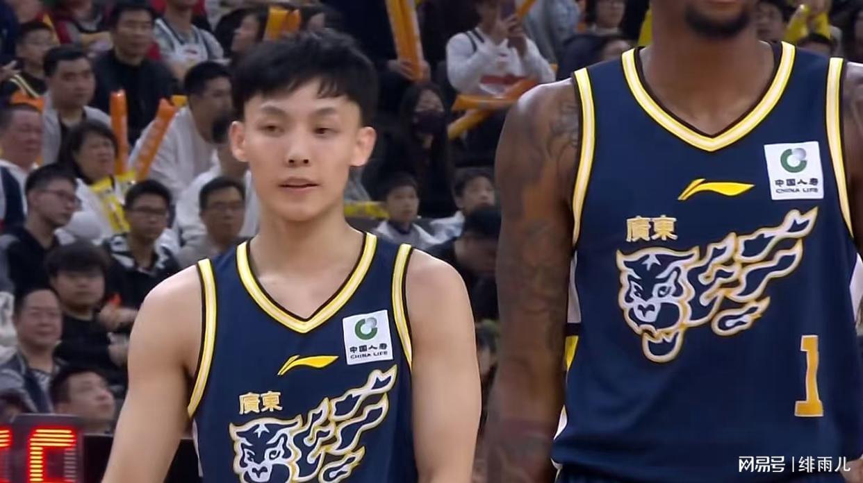 世界杯抽签时间-挤走胡明轩+取代徐杰！广东锋线奇兵确认上位，杜锋下课倒计时？